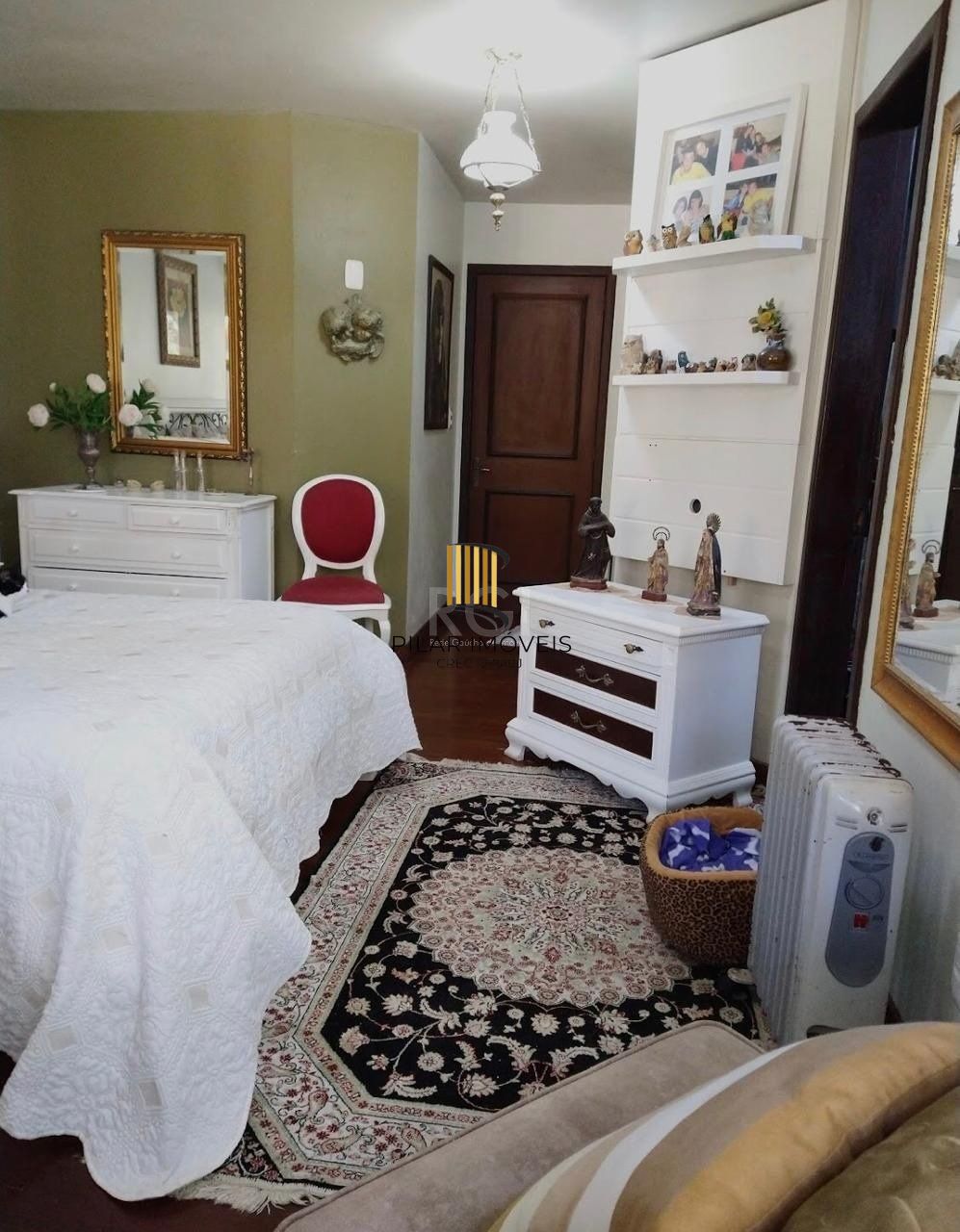 Sobrado para Venda - 295.24m², 3 dormitórios, sendo 3 suites, 2 vagas - Canela