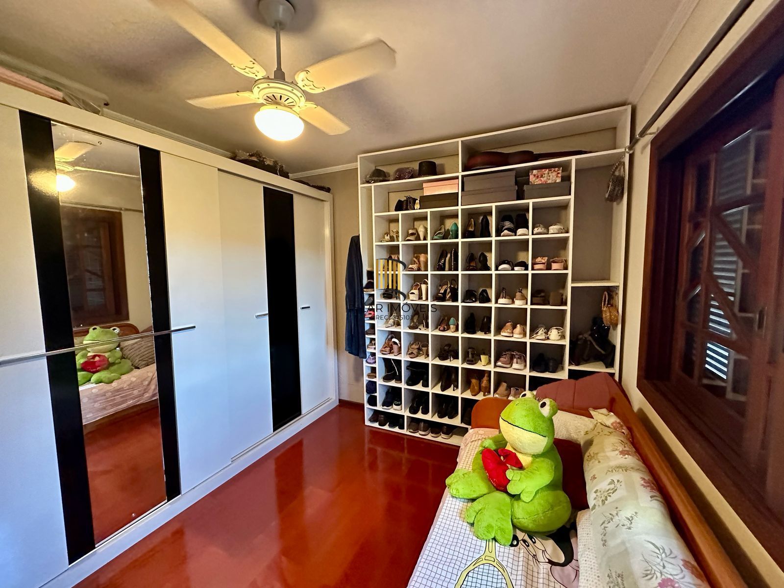 Sobrado 4 dormitórios, 256m2 no Nossa Sra. das Graças