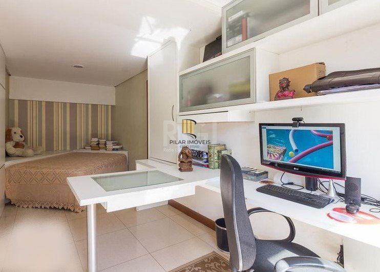 Sobrado para Venda - 656m², 5 dormitórios, sendo 4 suites, 2 vagas - Cristo Redentor