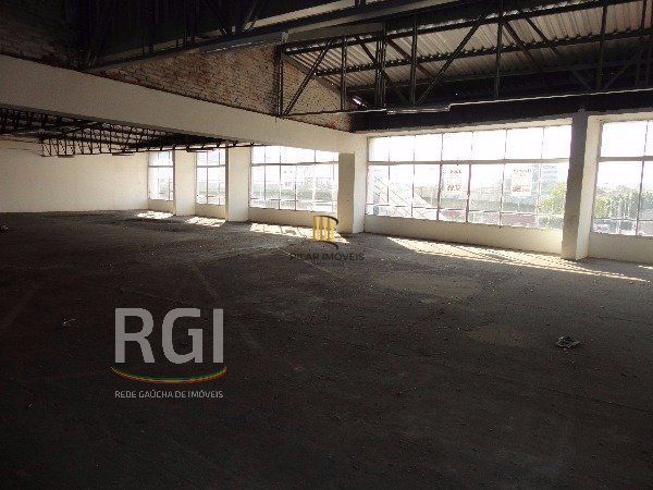 Predio para Venda - 2700m², 0 dormitórios, São João