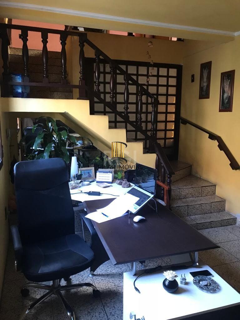 Casa para Venda - 270m², 4 dormitórios, sendo 1 suites, 5 vagas - Partenon