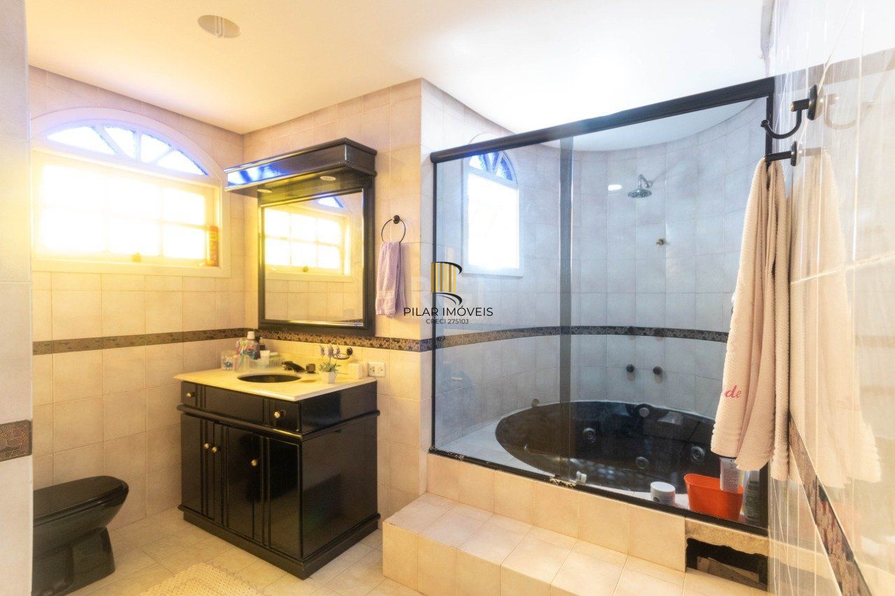 Casa para Venda - 250m², 3 dormitórios, sendo 2 suites, Partenon