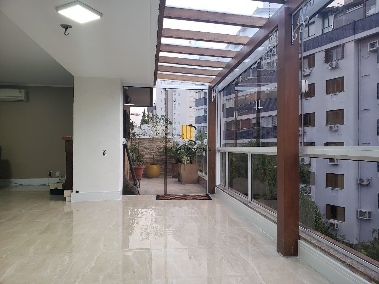 Cobertura para Venda - 296m², 3 dormitórios, sendo 1 suites, 3 vagas - Petrópolis