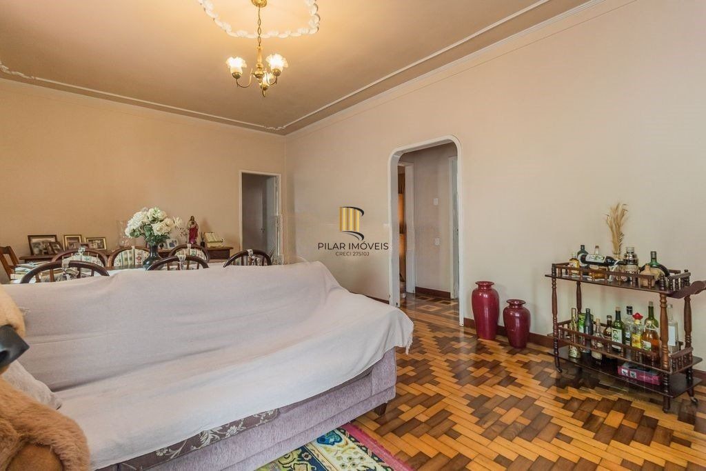 Casa 4 dormitórios no bairro Navegantes
