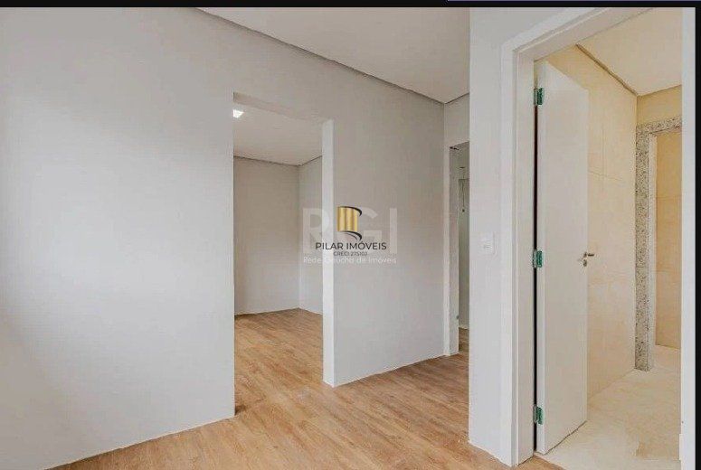 Casa para Venda - 220m², 3 dormitórios, sendo 2 suites, 2 vagas - Partenon