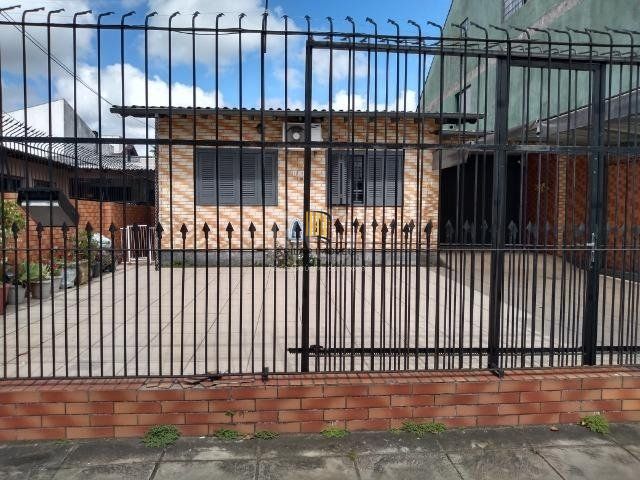 Casa para Venda - 300m², 4 dormitórios, 3 vagas - Sarandi