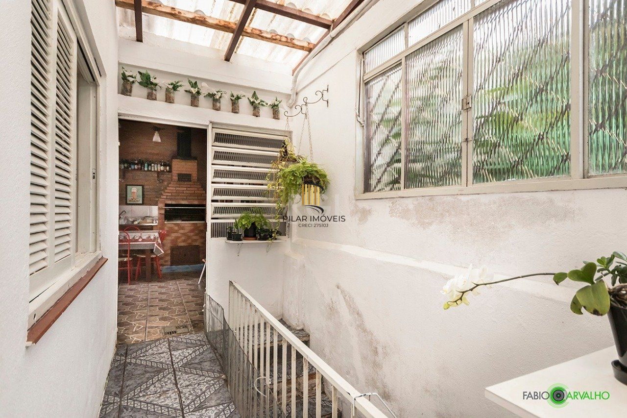 Casa para Venda - 168m², 3 dormitórios, sendo 1 suites, 3 vagas - Medianeira