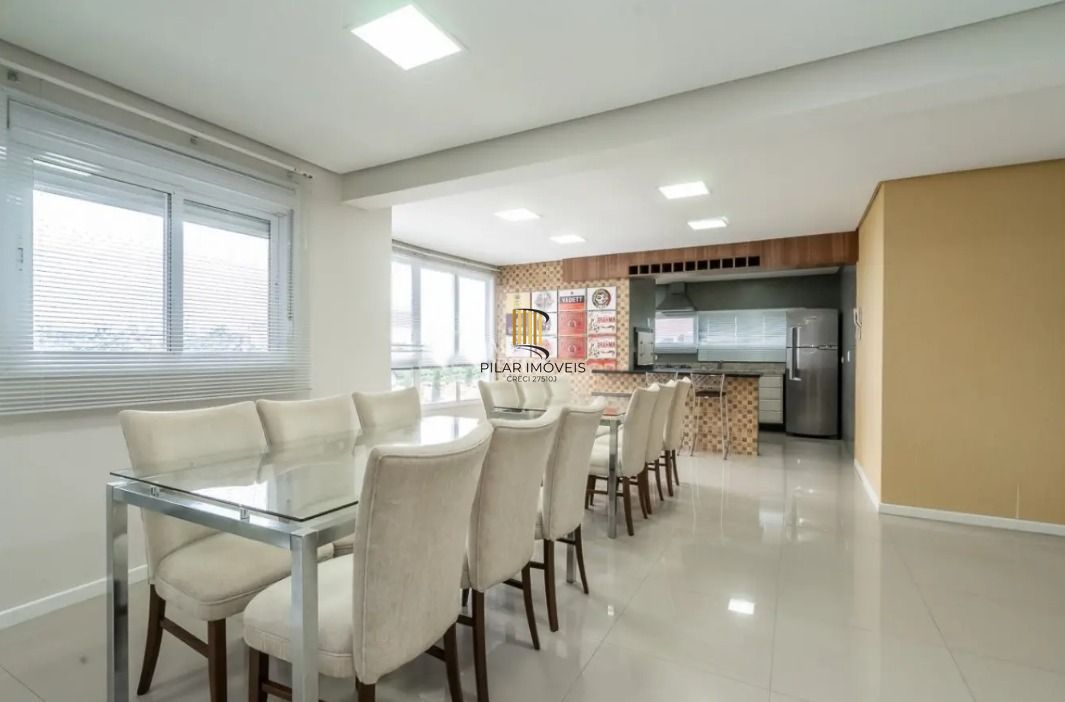 Apartamento com 2 quartos e 79m² à venda em Passo da Areia, Porto Alegre.