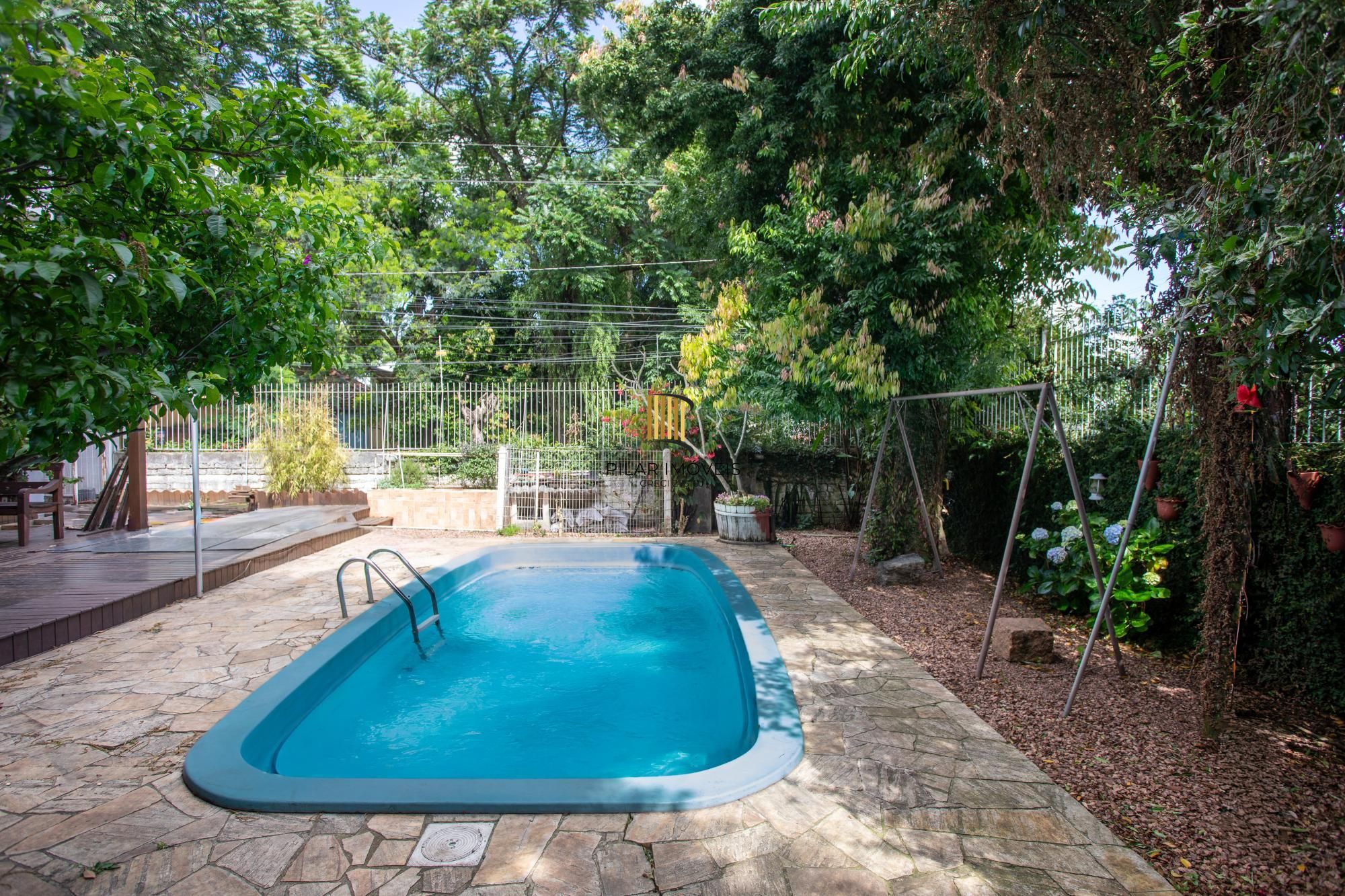 Sobrado de Alto Padrão com Piscina Aquecida e Espaço Comercial Independente