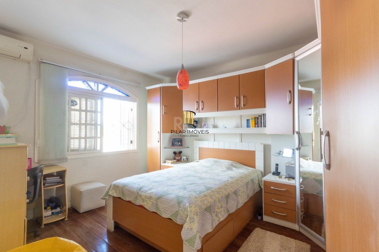 Casa para Venda - 250m², 3 dormitórios, sendo 2 suites, Partenon