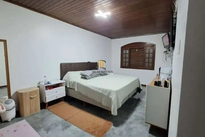 CASA A VENDA NO BAIRRO HARMONIA EM CANOAS COM 4 QUARTOS / 1 SUITE / 3 BANHEIROS / 6 VAGAS