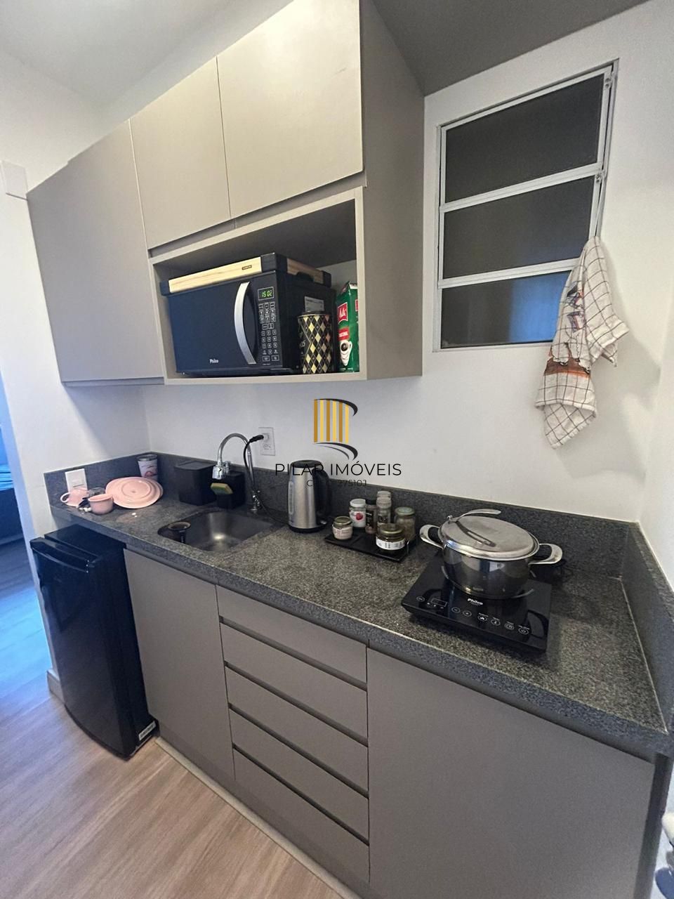 Kitnet mobiliado/ Centro Histórico/ Porto Alegre/ próximo a Santa Casa e UFRGS