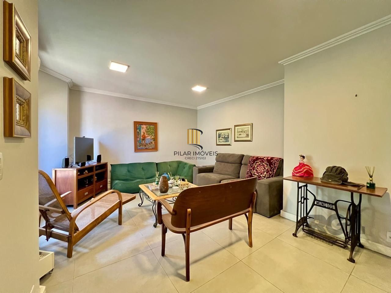 Casa 3 dormitórios no bairro Serraria