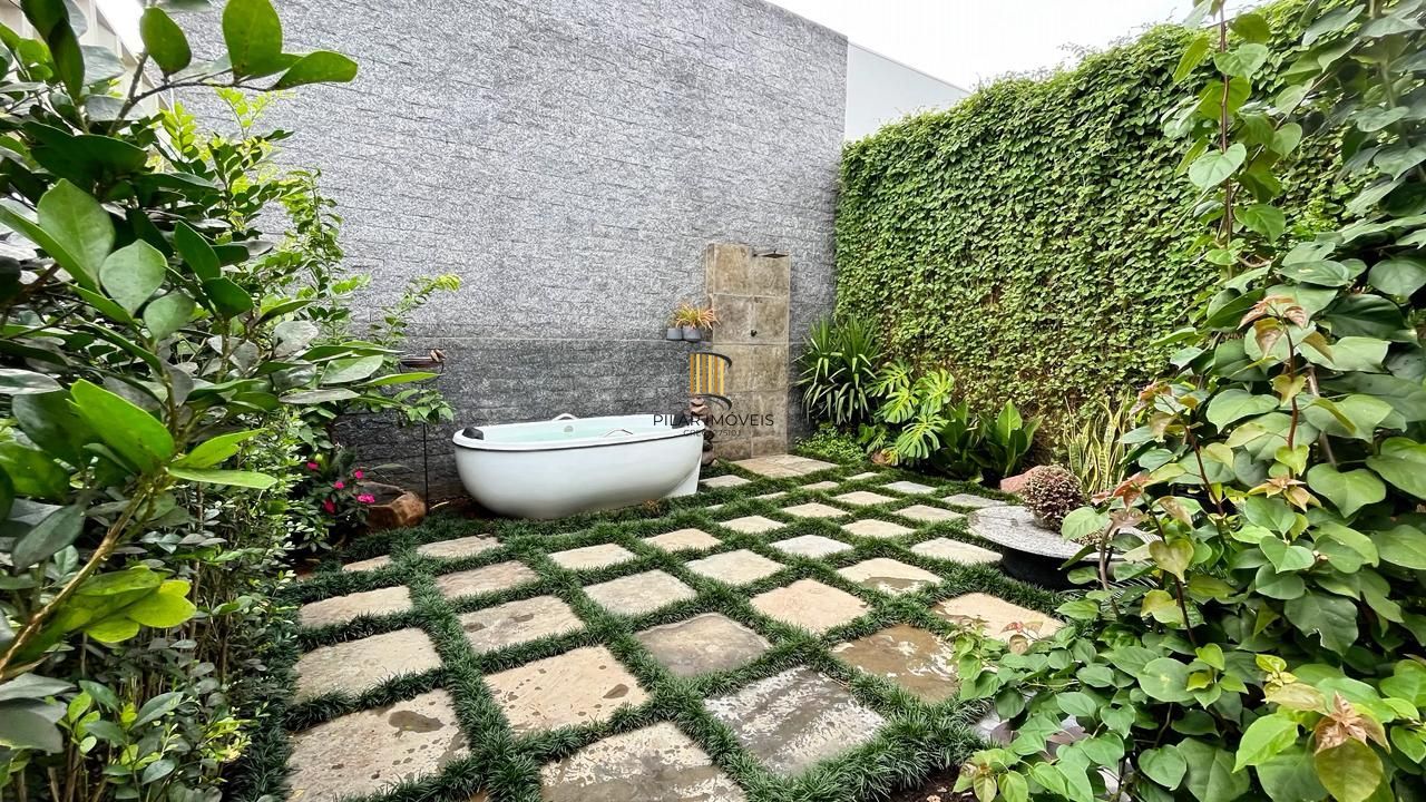 Casa Moderna com Suíte, Hidromassagem, Jardim e 2 Vagas