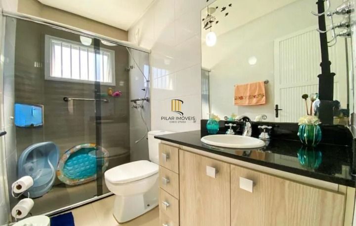 Sobrado 233m² 05 dormitórios, 04 vagas, no Bairro Moinhos de Vento em Canoas