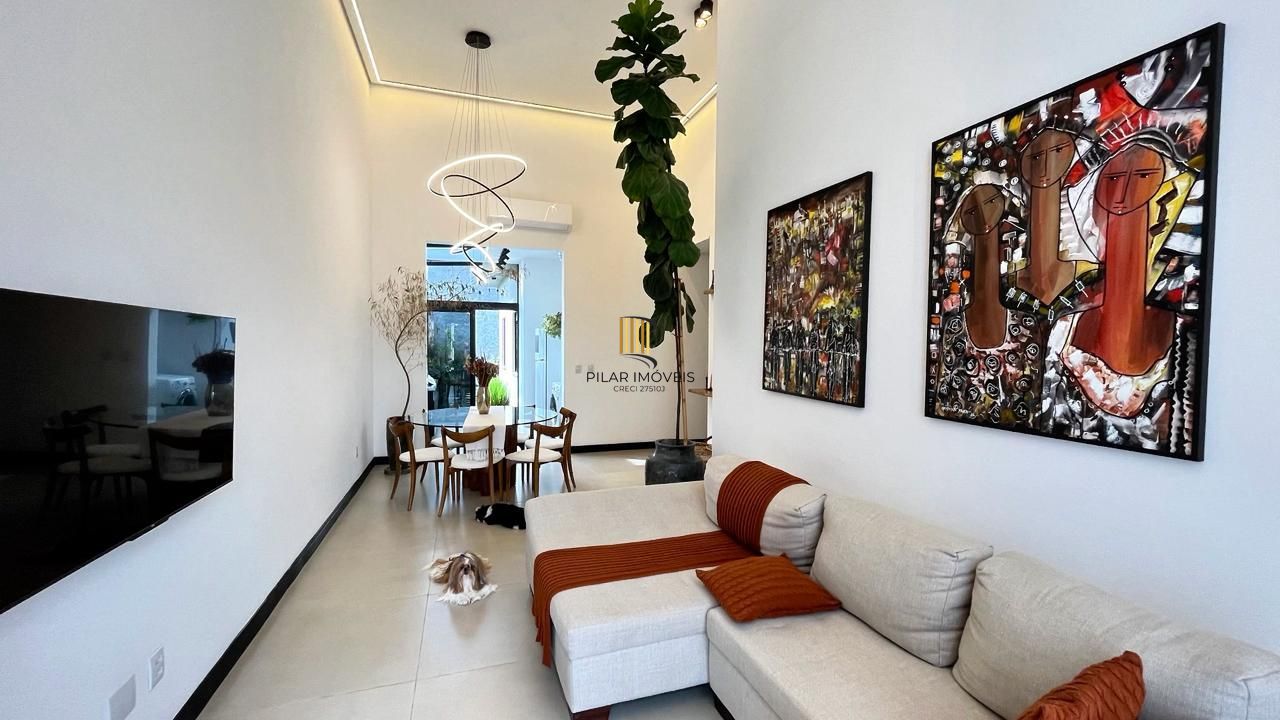 Casa Moderna com Suíte, Hidromassagem, Jardim e 2 Vagas