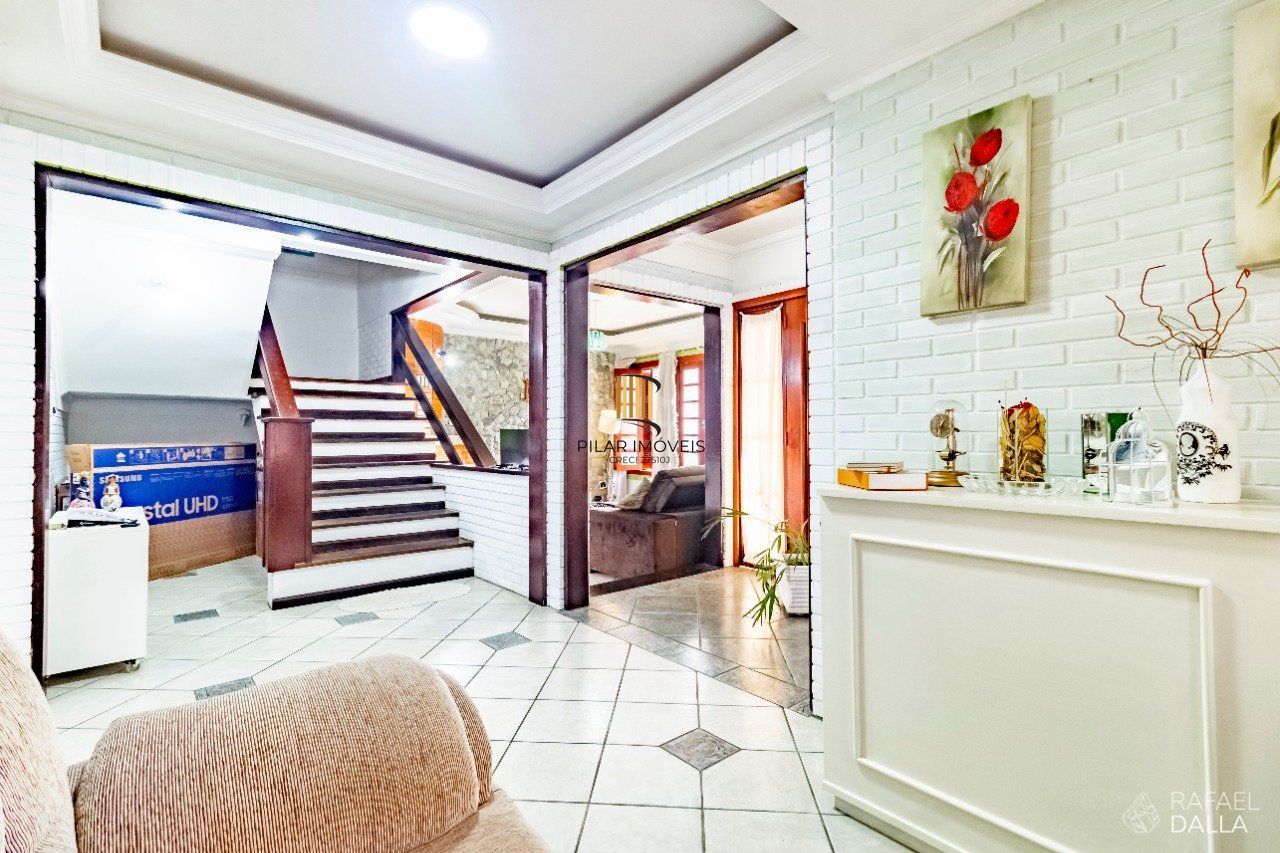 Casa para Venda - 574m², 3 dormitórios, sendo 2 suites, 8 vagas - Jardim Planalto