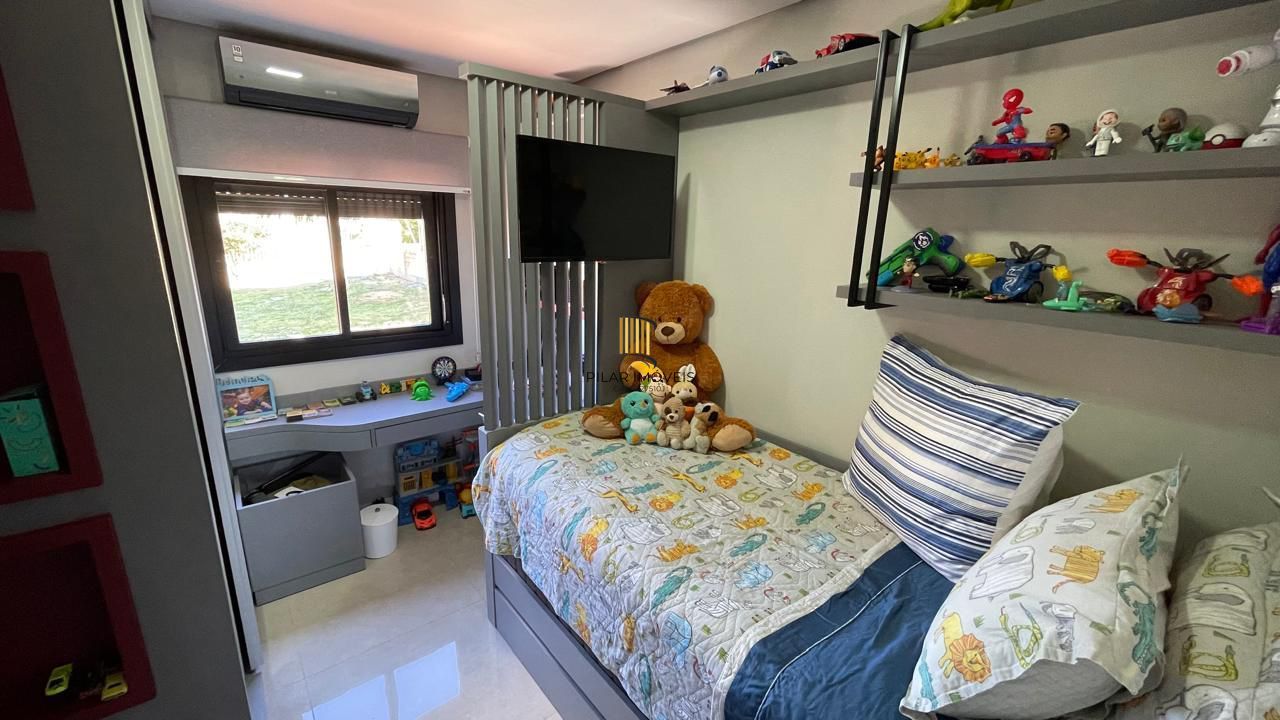 Sobrado Mobiliado com Piscina em Condomínio de Alto Padrão no Bela Vista