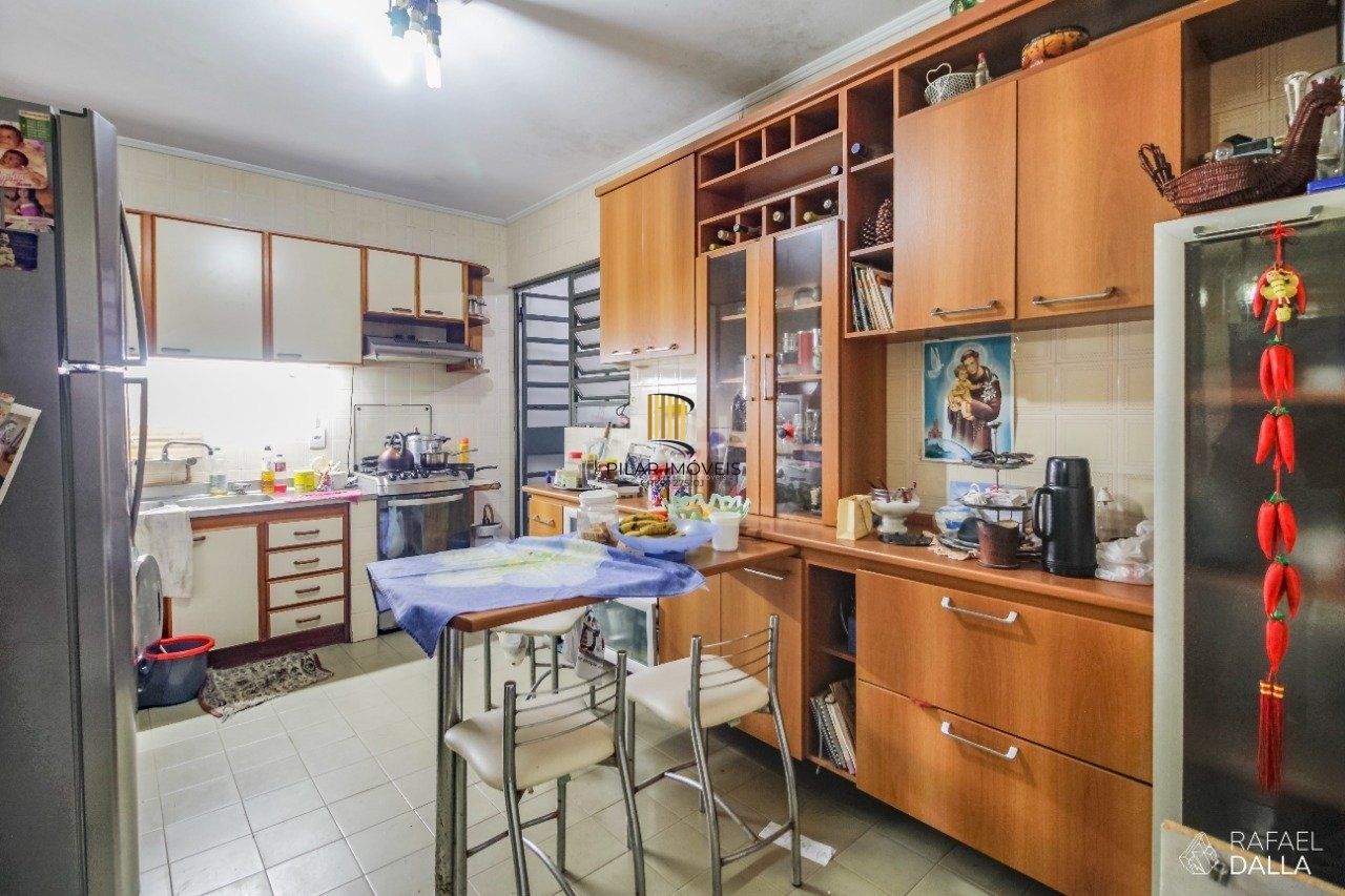 Casa para Venda - 249m², 5 dormitórios, sendo 1 suites, 4 vagas - Chácara das Pedras