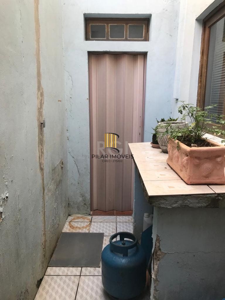 Casa para Venda - 270m², 4 dormitórios, sendo 1 suites, 5 vagas - Partenon
