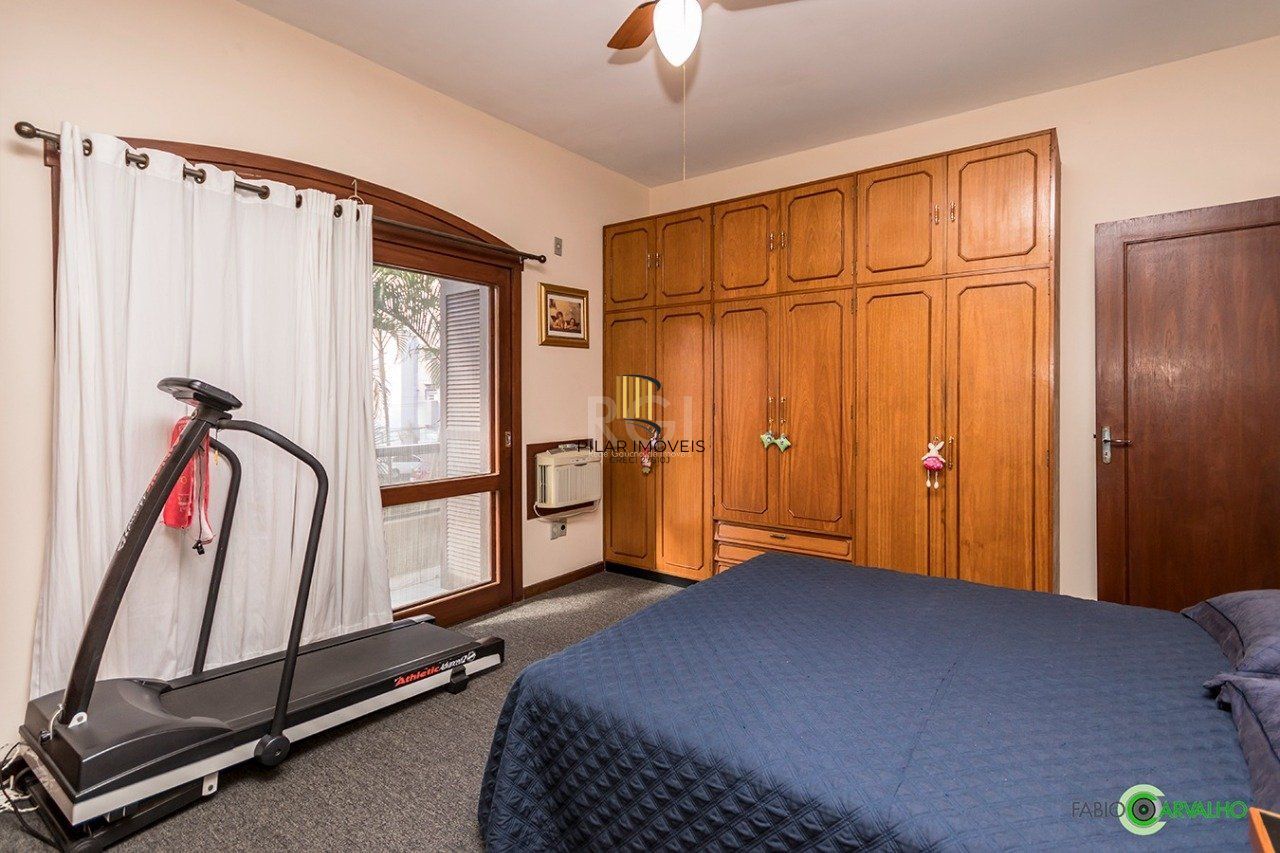 Sobrado para Venda - 335m², 4 dormitórios, sendo 2 suites, 3 vagas - Petrópolis