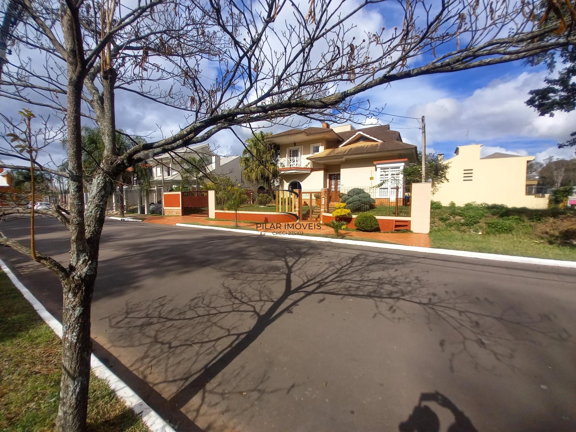 Excelente sobrado 242m²/3dormitórios/Moinhos de Vento/Canoas