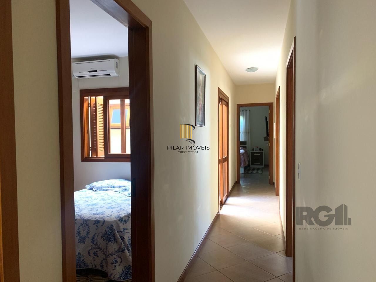 Casa com 3 quartos, 1 suíte, 3 vagas e 182m² para vender por R$ 890.000