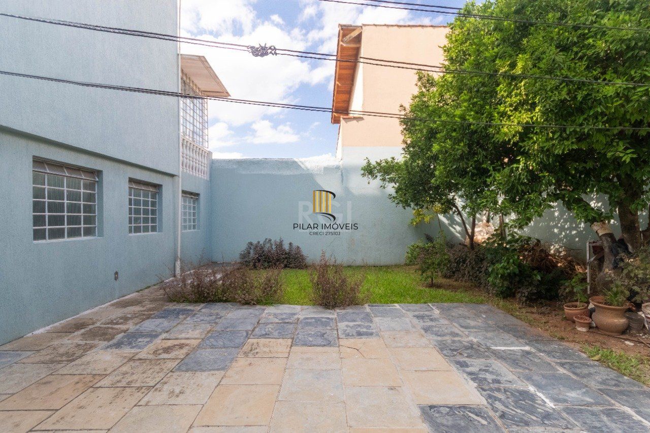 Casa para Venda - 250m², 3 dormitórios, sendo 2 suites, Partenon