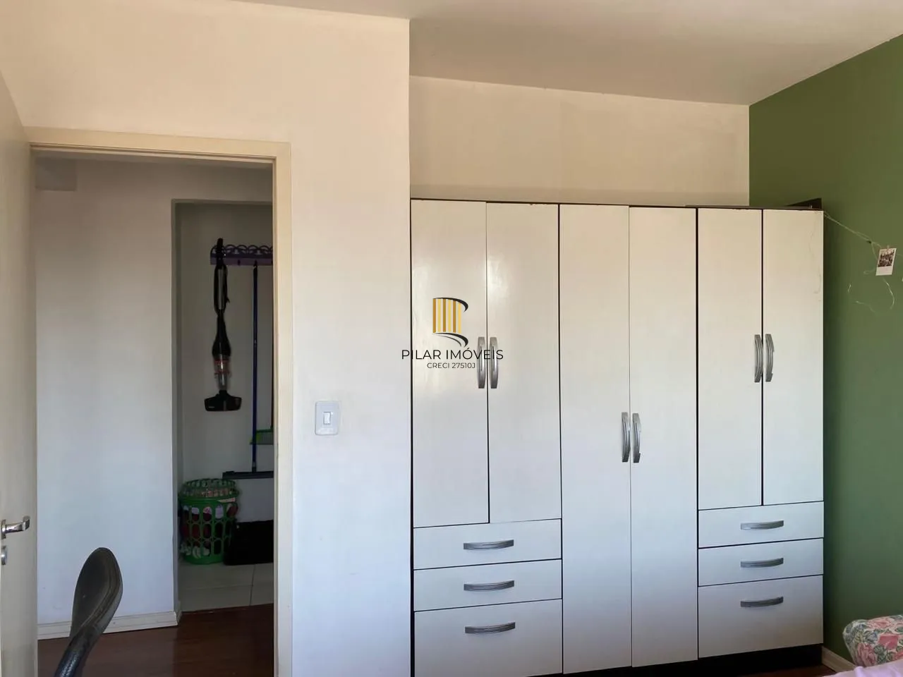 Apartamento Mobiliado a venda / Avenida Independência / 2 Dormitórios