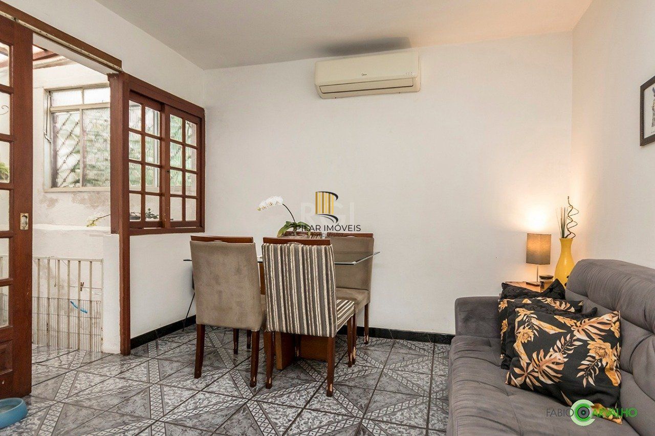 Casa para Venda - 168m², 3 dormitórios, sendo 1 suites, 3 vagas - Medianeira