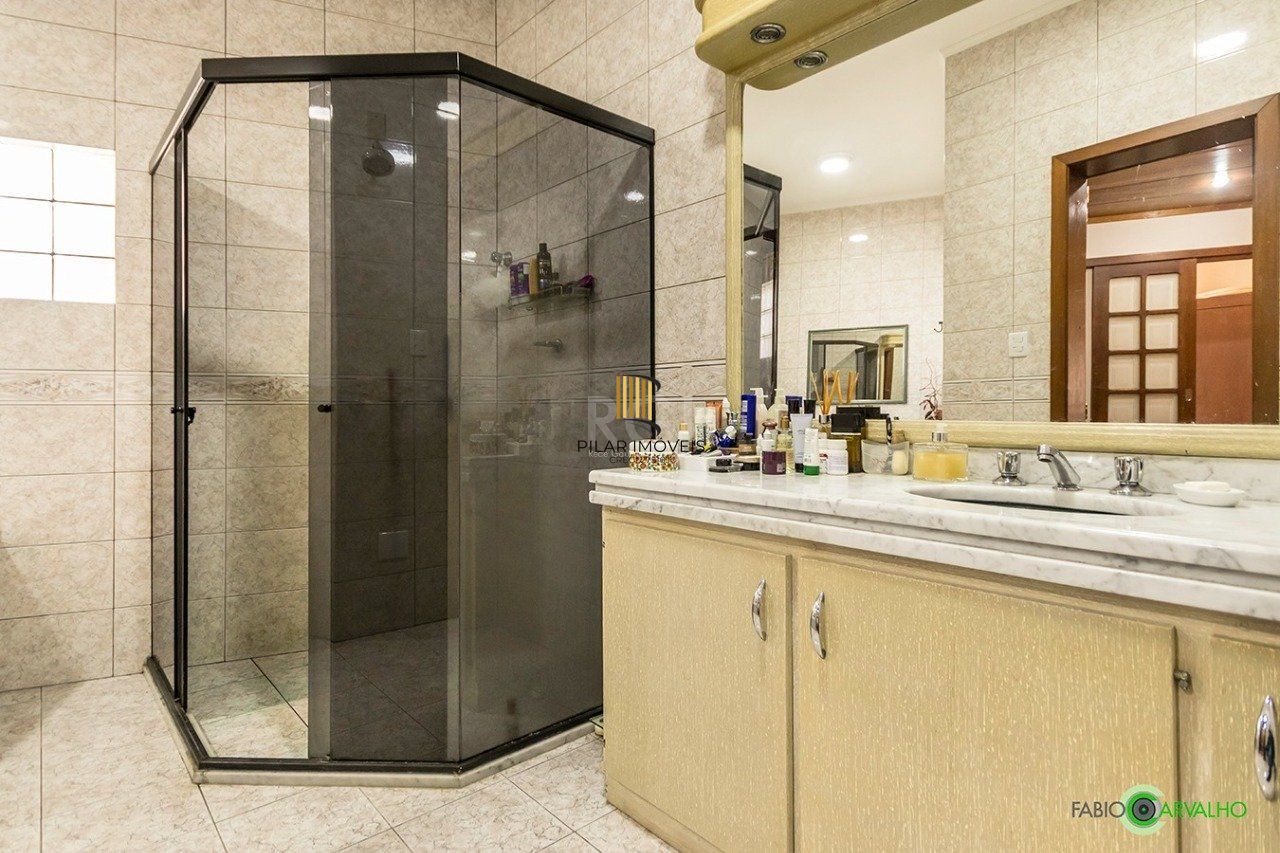 Sobrado para Venda - 335m², 4 dormitórios, sendo 2 suites, 3 vagas - Petrópolis