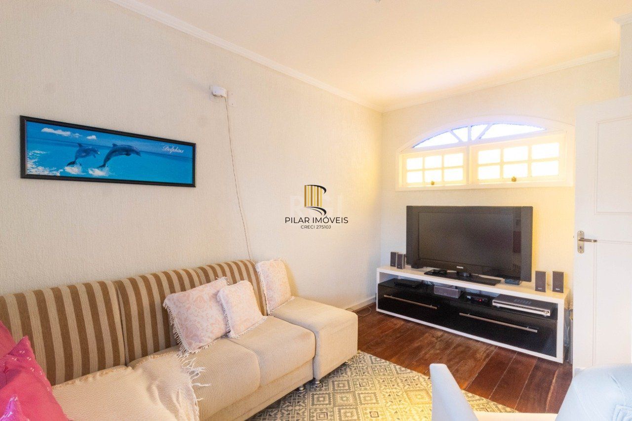 Casa para Venda - 250m², 3 dormitórios, sendo 2 suites, Partenon