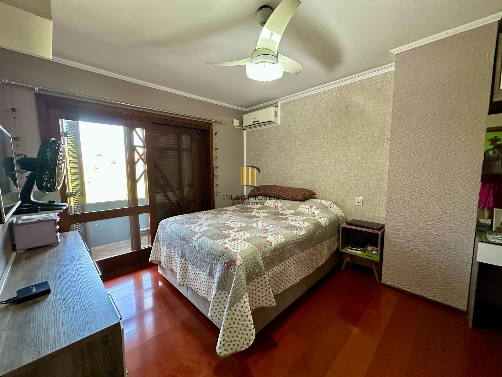 Sobrado 4 dormitórios, 256m2 no Nossa Sra. das Graças
