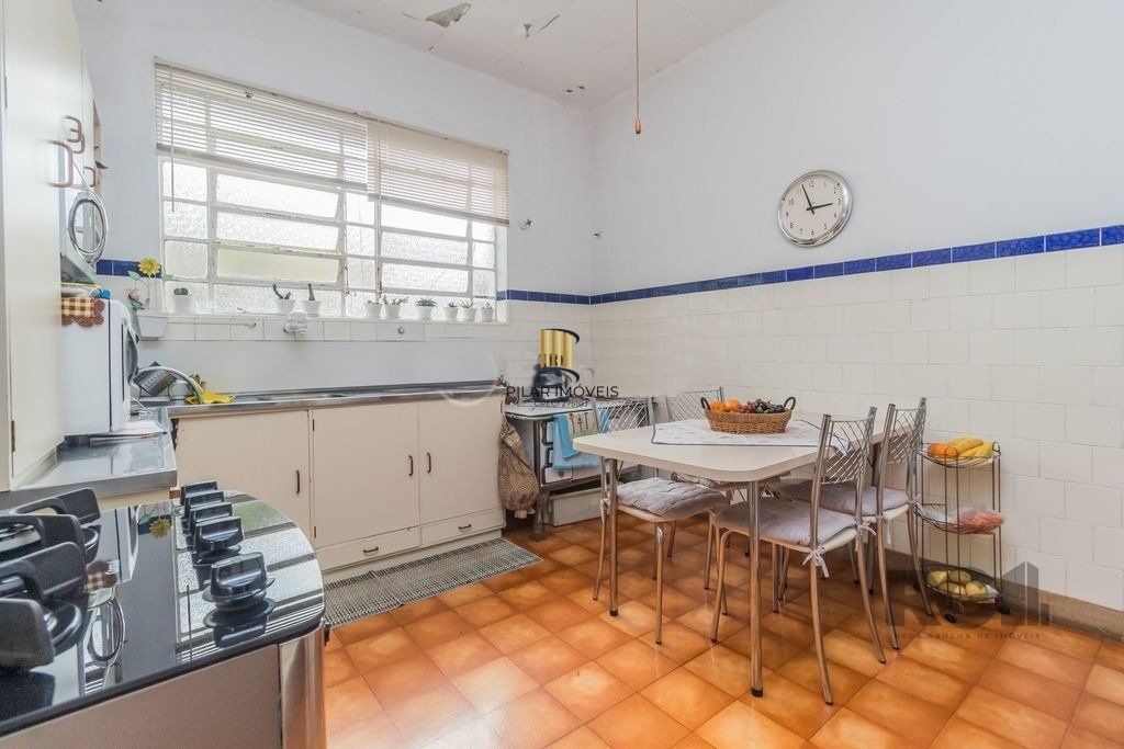 Casa 4 dormitórios no bairro Navegantes