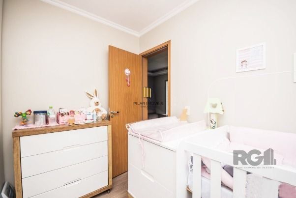 Apartamento com 2 quartos, sala, cozinha, sacada com churrasqueira e 1 vaga.