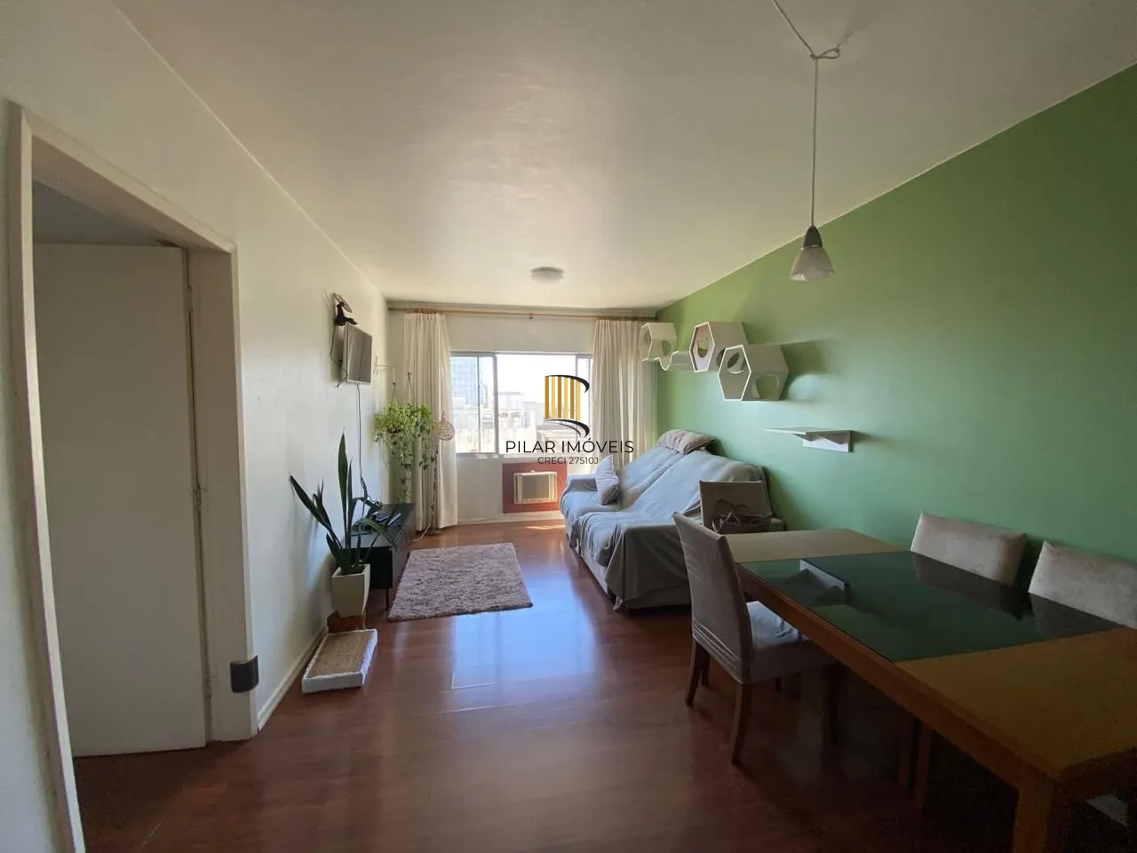 Apartamento Mobiliado a venda / Avenida Independência / 2 Dormitórios