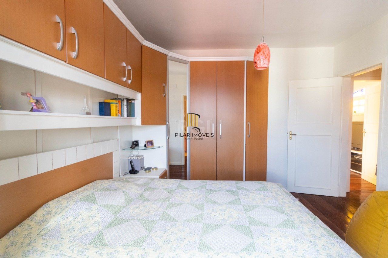 Casa para Venda - 250m², 3 dormitórios, sendo 2 suites, Partenon