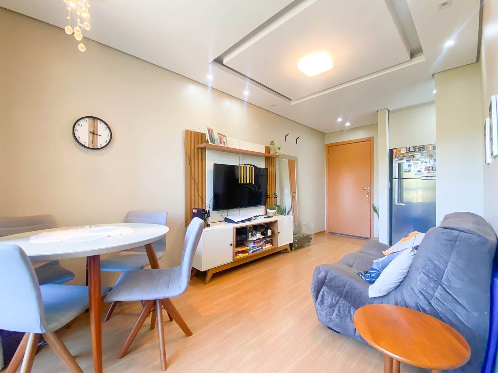 Apartamento / 2 Quartos / Sacada e Churrasqueira / 1 Vaga / Santa Fé / Porto Alegre / RS