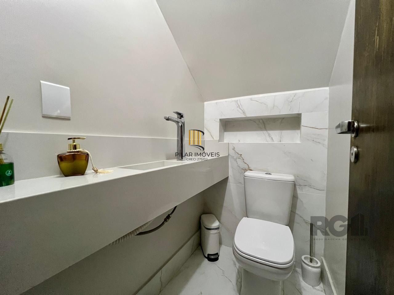 Casa 3 dormitórios no bairro Serraria
