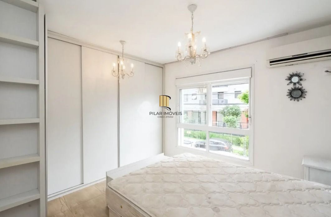 Apartamento com 2 quartos e 79m² à venda em Passo da Areia, Porto Alegre.