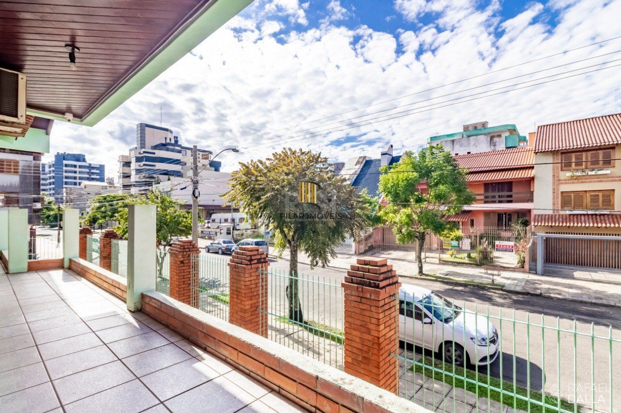 Casa para Venda - 574m², 3 dormitórios, sendo 2 suites, 8 vagas - Jardim Planalto
