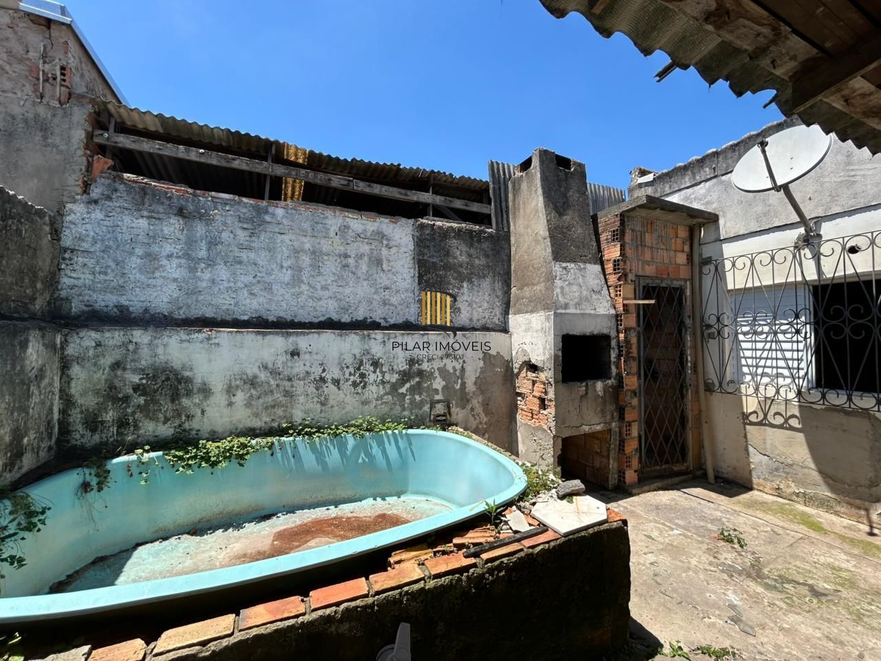 CASA COM 2 DORMITÓRIOS NO  BAIRRO FARRAPOS