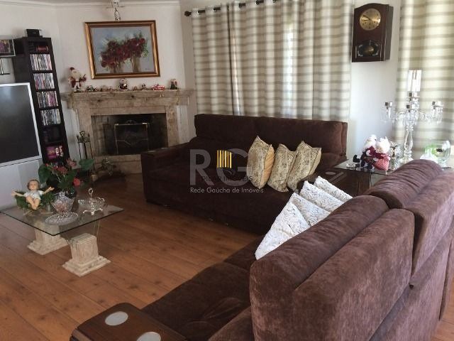 Casa Condominio para Venda - 720m², 5 dormitórios, sendo 2 suites, 5 vagas - Elsa