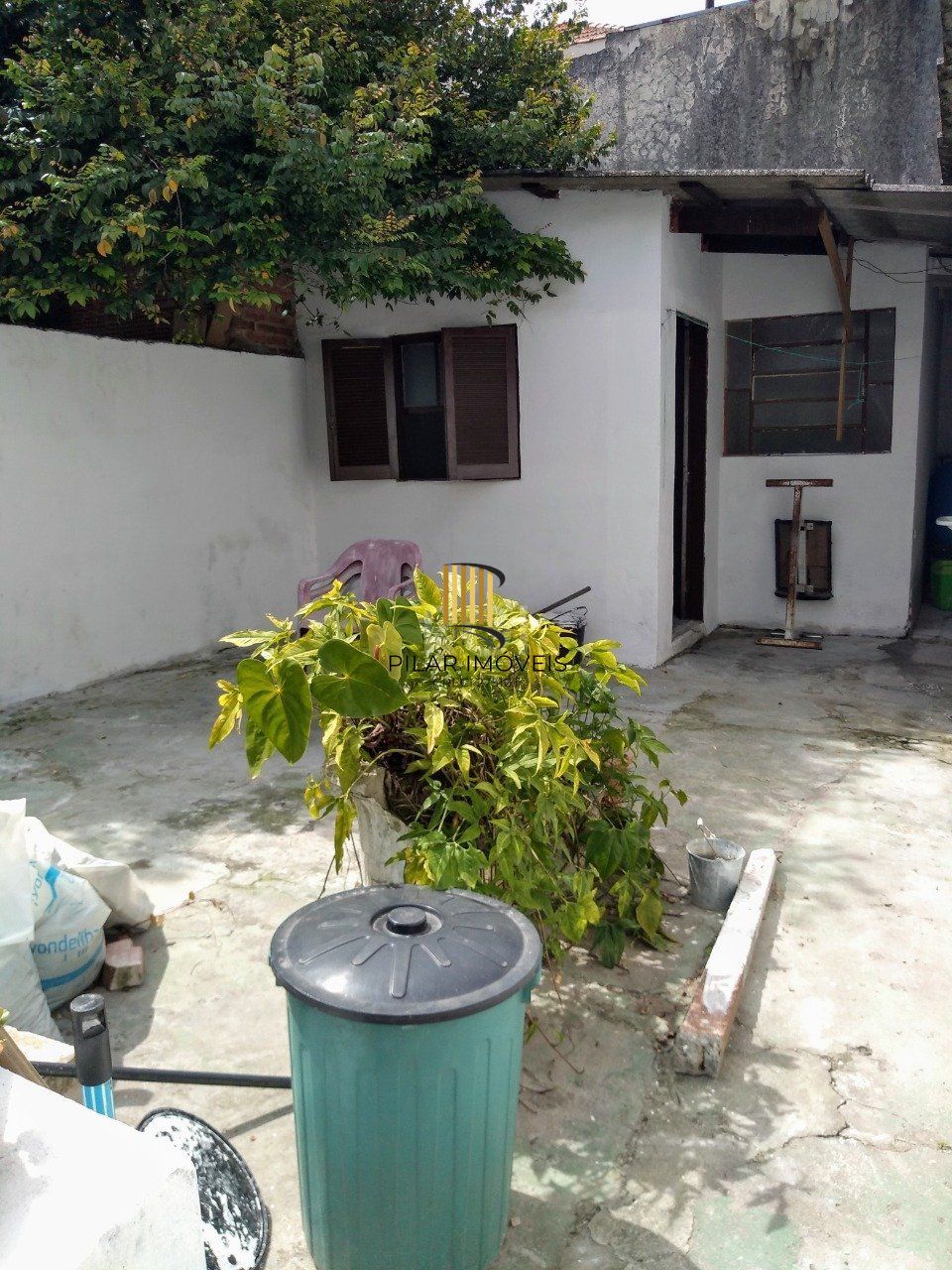 Casa para Venda - 400m², 3 dormitórios, sendo 2 suites, 2 vagas - Floresta