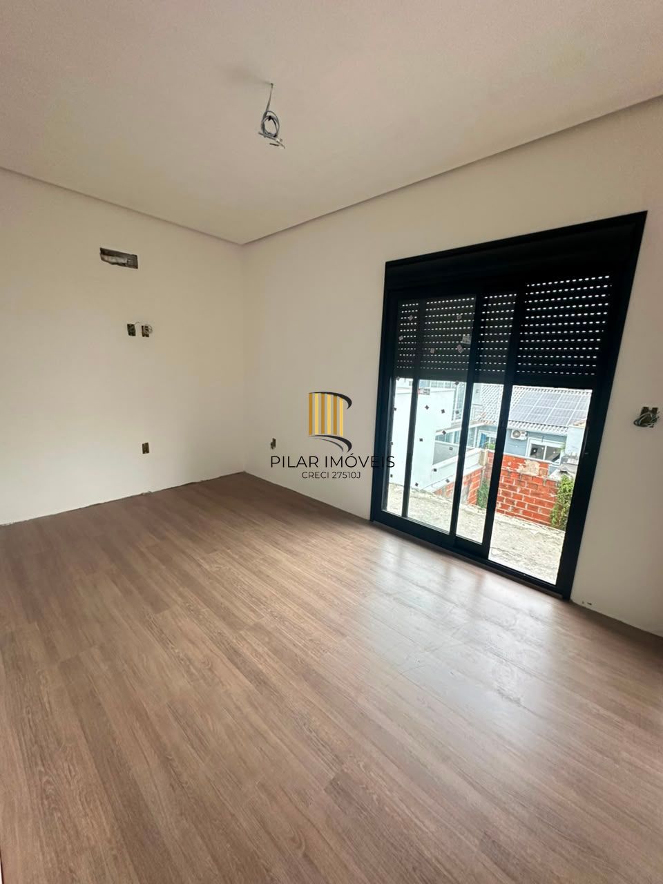Casa Moderna com Piscina Privativa e 3 Quartos em Condomínio Fechado
