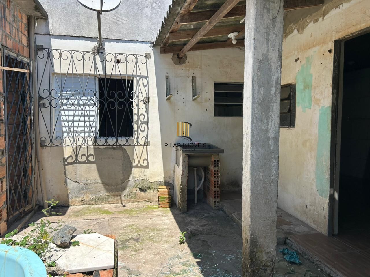 CASA COM 2 DORMITÓRIOS NO  BAIRRO FARRAPOS