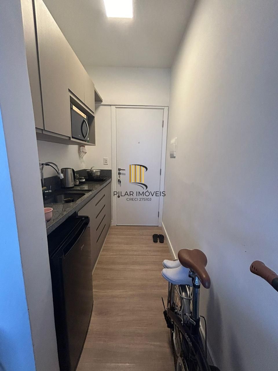 Kitnet mobiliado/ Centro Histórico/ Porto Alegre/ próximo a Santa Casa e UFRGS - Pilar Imóveis