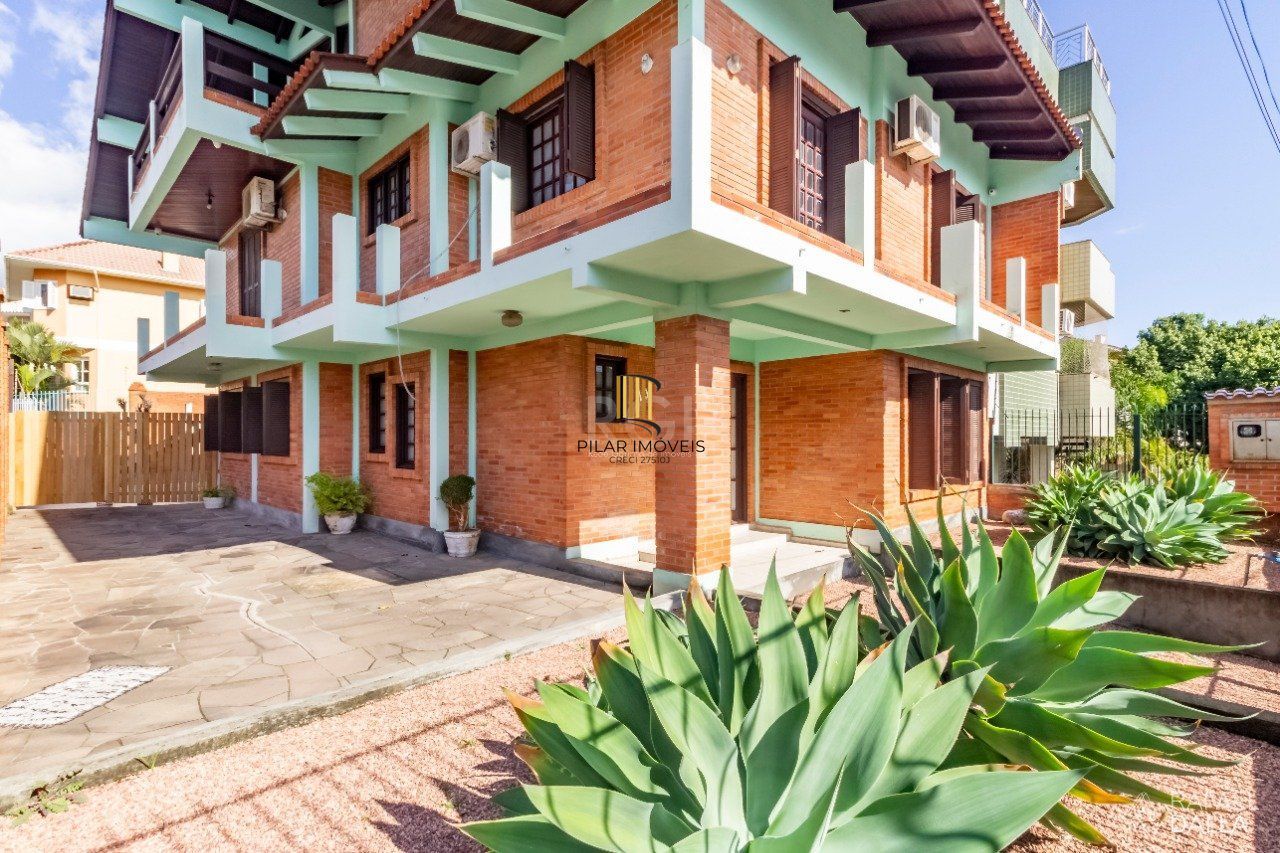 Casa para Venda - 574m², 3 dormitórios, sendo 2 suites, 8 vagas - Jardim Planalto