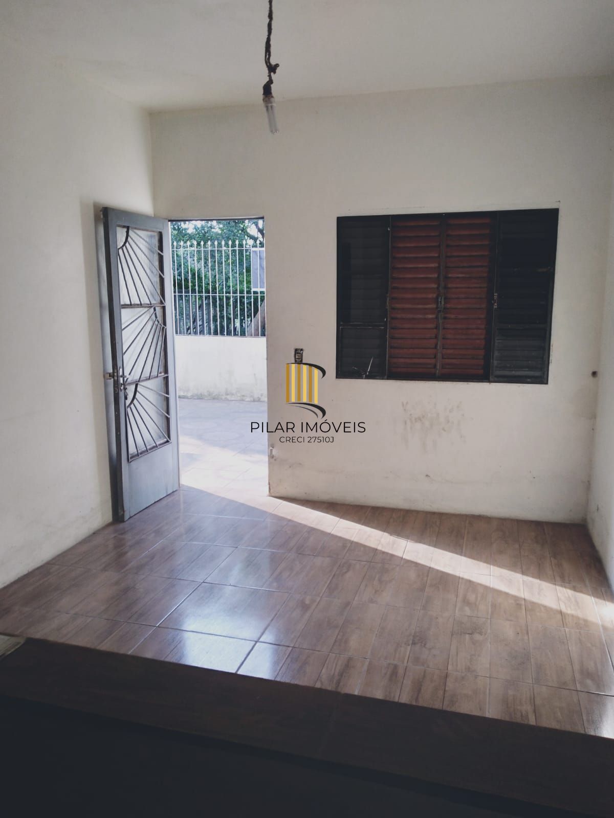 Casa com 2 dorm.  de  alvenaria em região arborizanada.