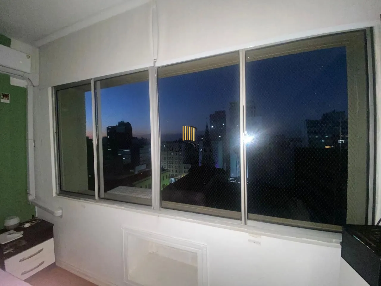 Apartamento Mobiliado a venda / Avenida Independência / 2 Dormitórios